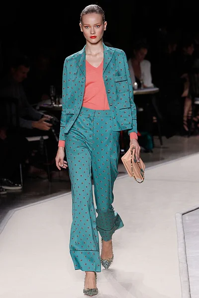 Look 13